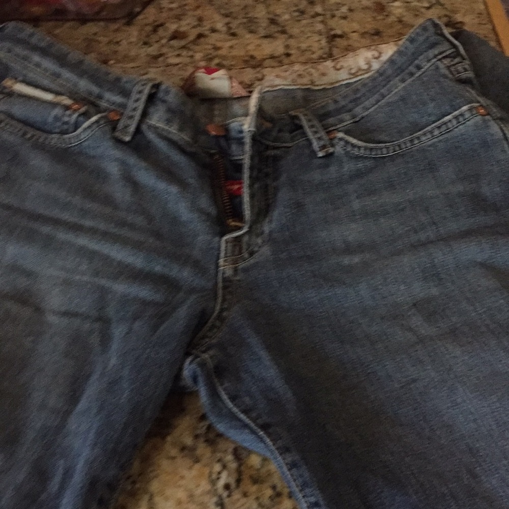 Lucky boot cut mid rise jeans. 28 w 30 l. Comfy!